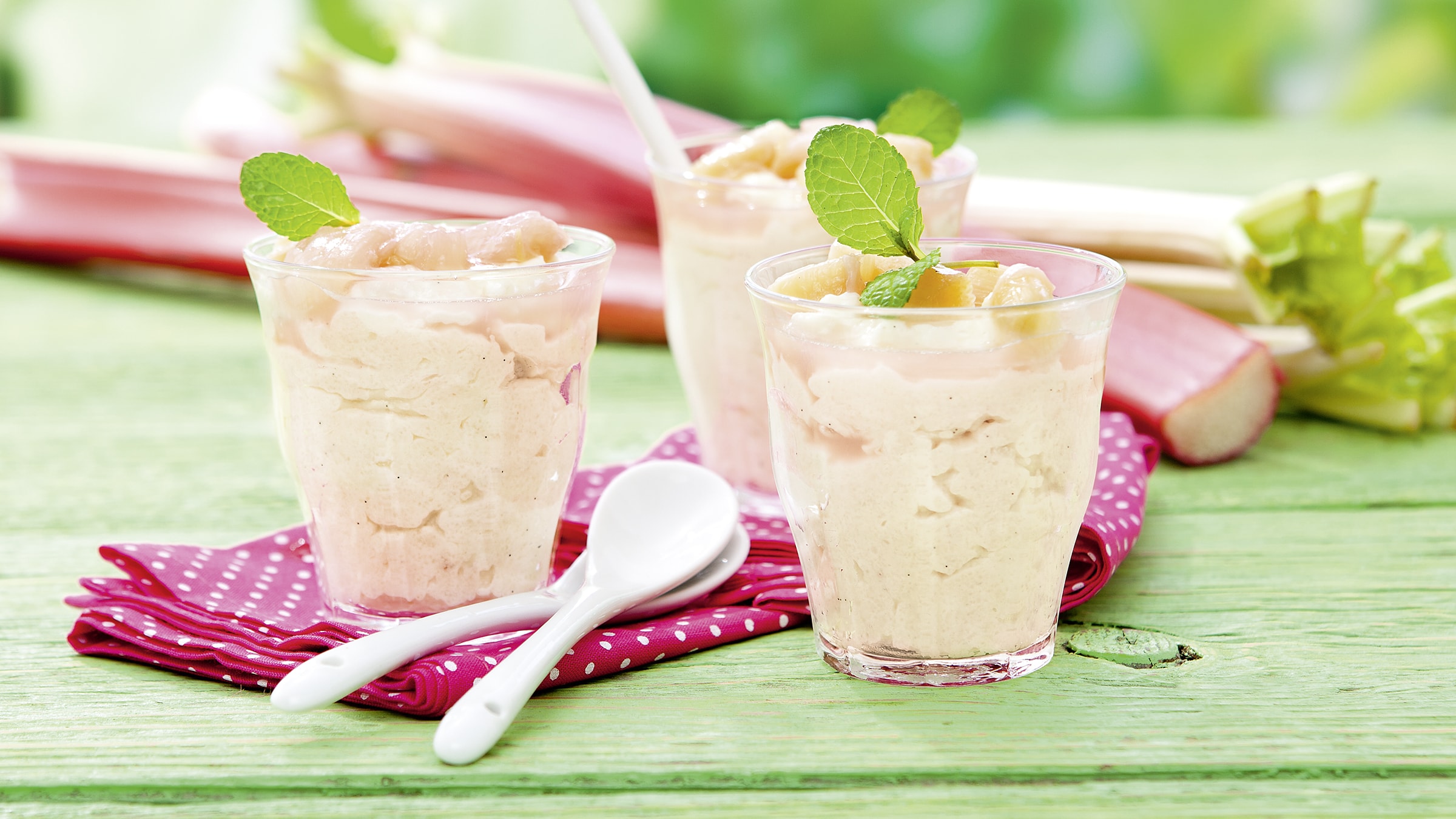 Grießcreme mit Rhabarberkompott Rezept selbst machen | Alnatura