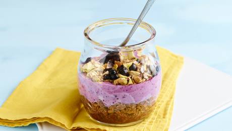 Kerniges Sojaflockenmüsli mit Heidelbeeren