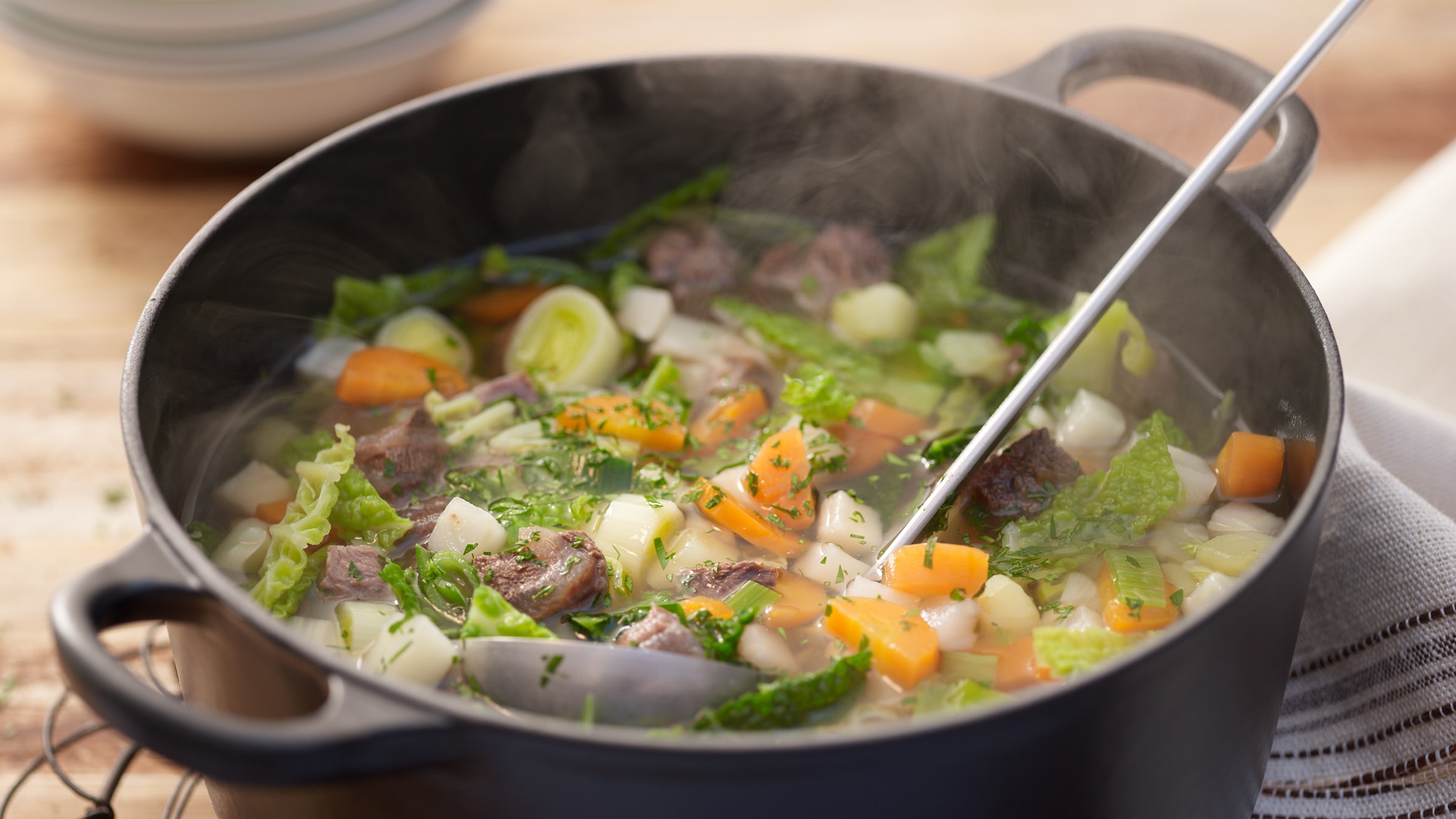 Deftiger Gemüseeintopf mit Fleisch Rezept selbst machen | Alnatura Deftiger Gemüseeintopf mit Fleisch Rezept selbst machen | Alnatura