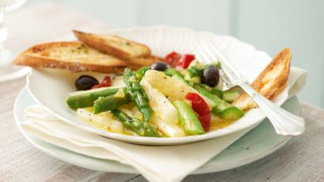 Lauwarmer Spargelsalat