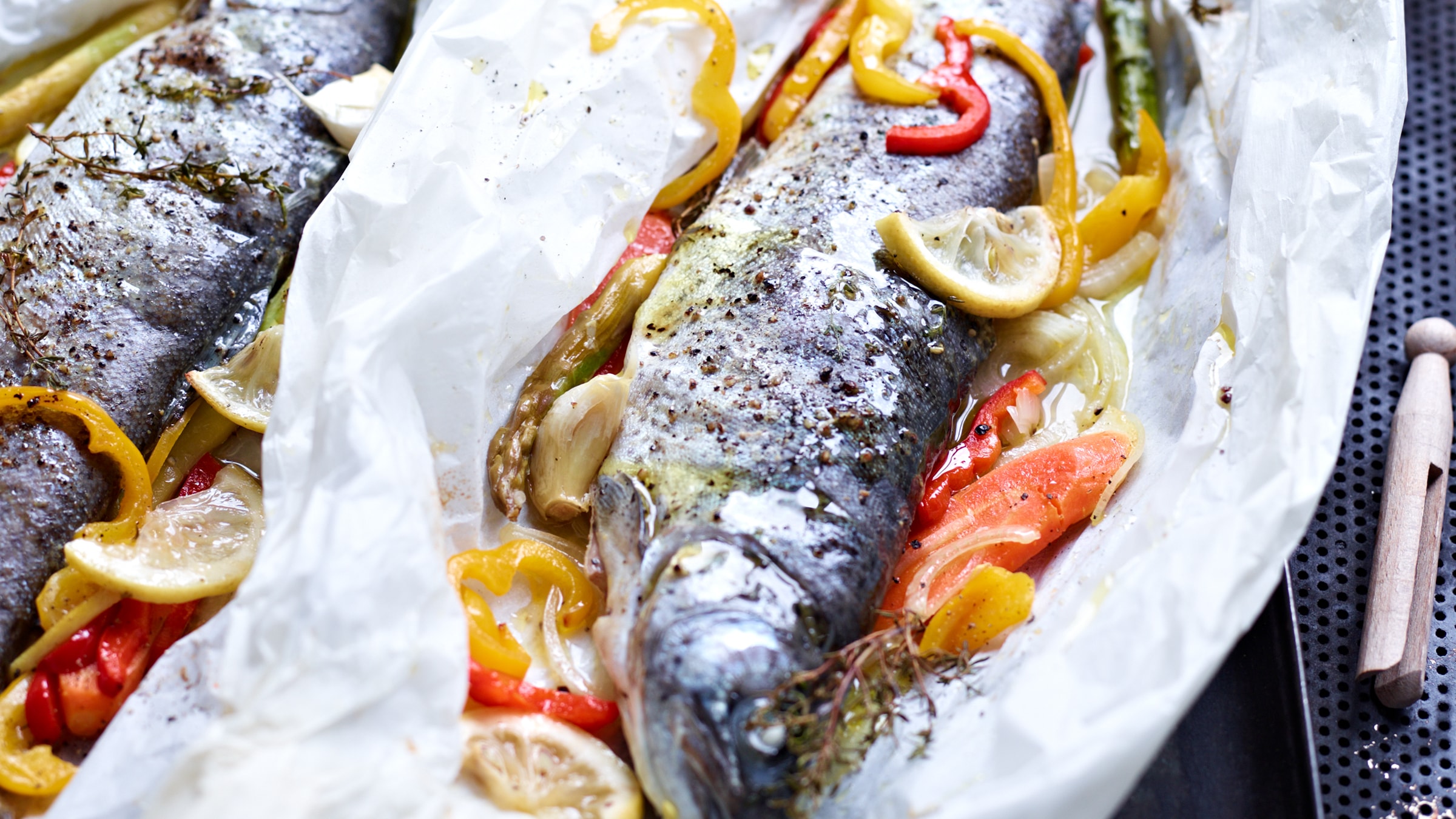 Gefüllte Forellen mit Sommergemüse Rezept selbst machen | Alnatura