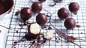 Kokos-Schoko-Pralinen