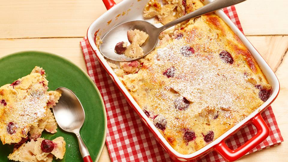 Süßer Nudelauflauf mit Haselnuss und Sauerkirschen