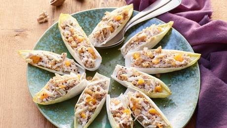 Waldorfsalat mit Mandarine und Walnuss