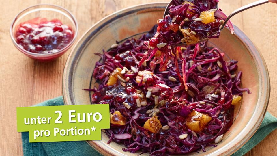 Rotkohl-Orangen-Salat mit Preiselbeerdressing