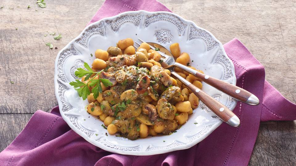 Kürbis-Kurkuma-Gnocchetti an Kräuter-Pilzsauce