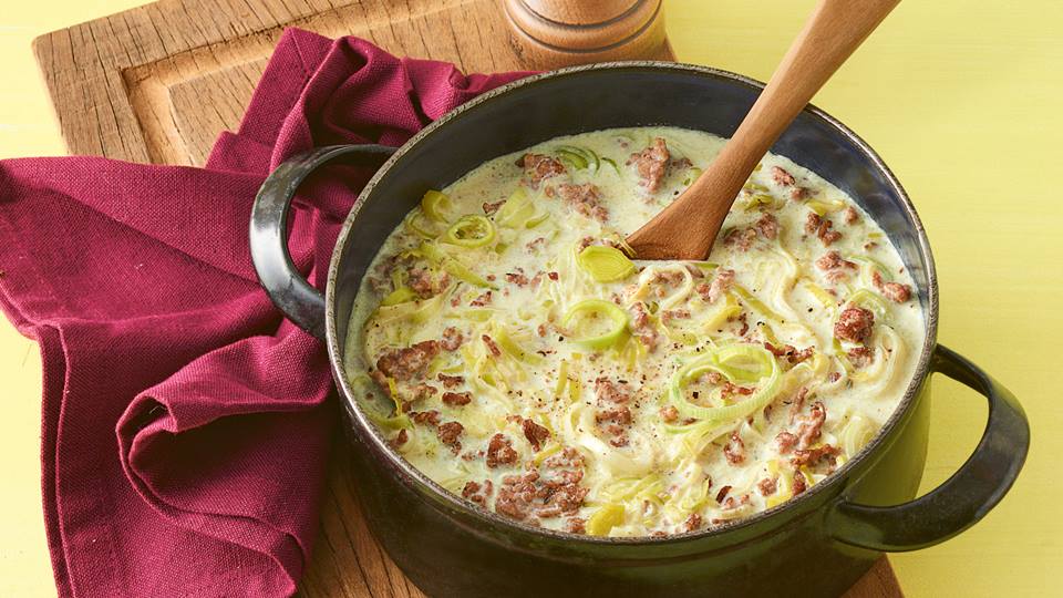 Kaese-Lauch-Suppe mit Rinderhackfleisch
