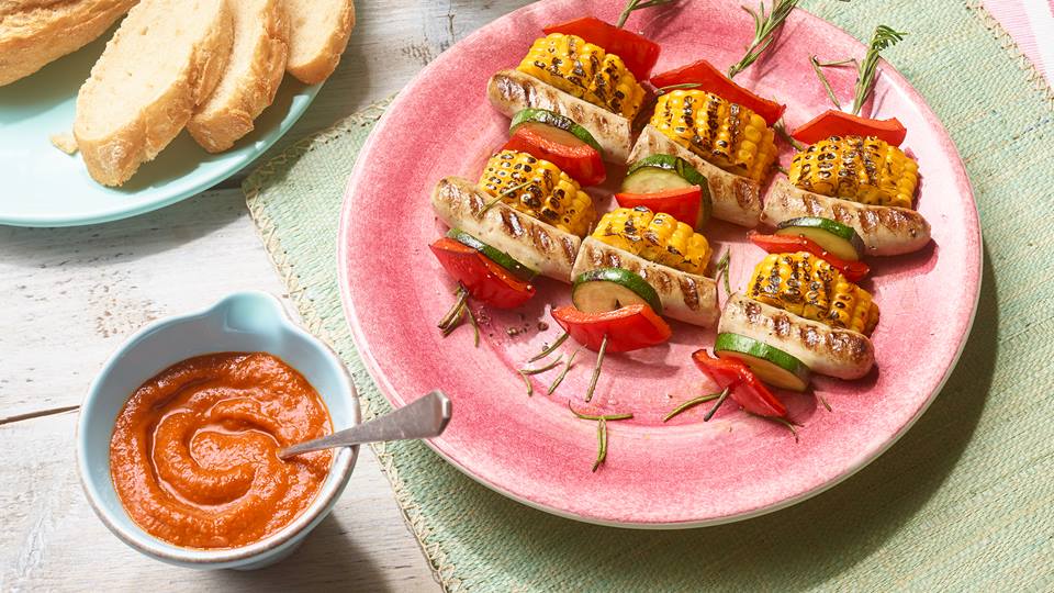 Mediterrane Gemüse-Bratwurst-Spieße