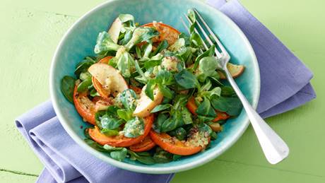 Kürbissalat mit Apfel und Buchweizen-Crunch
