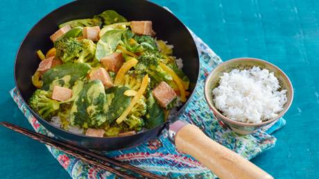 Kokoscurry mit Wokgemüse und krossem Tofu