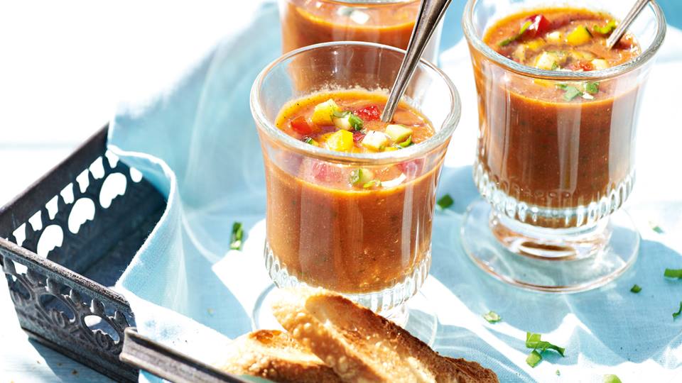 Gazpacho mit Brotchips