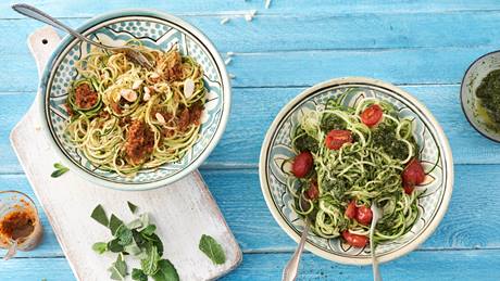 Zoodles mit Mandel-Salbei-Pesto