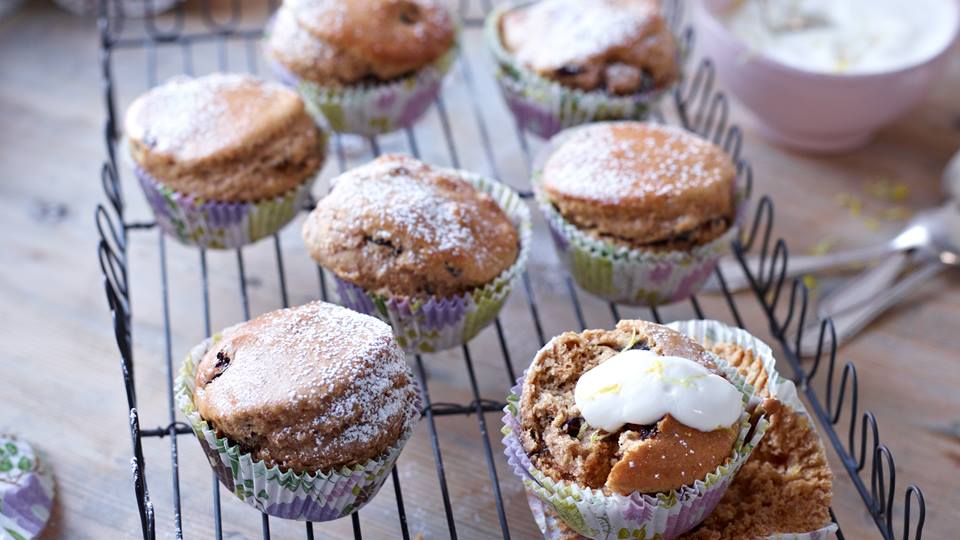 Cranberry-Vanille-Muffins mit Honig-Joghurt