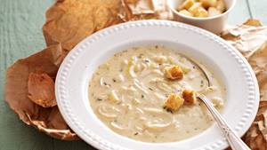 Zwiebelsuppe mit Croûtons