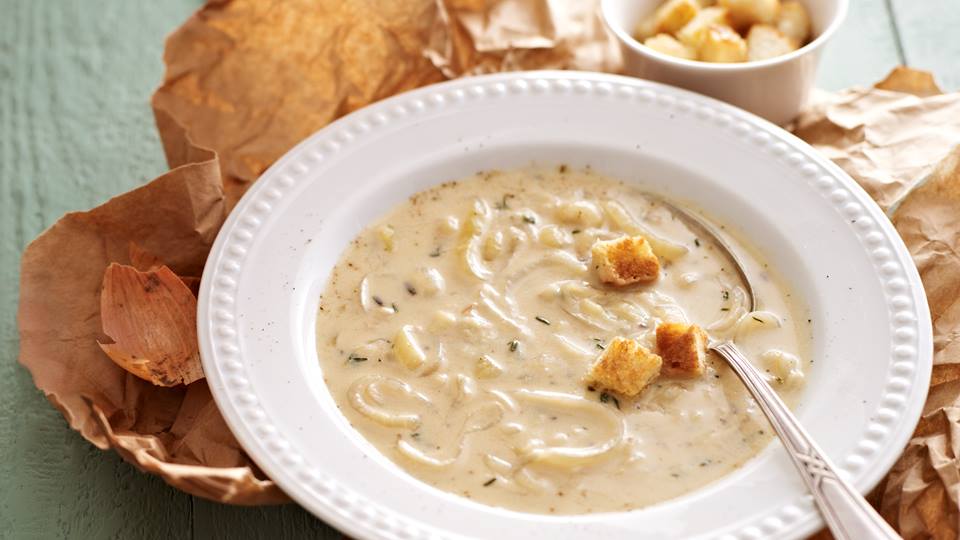 Zwiebelsuppe mit Croûtons