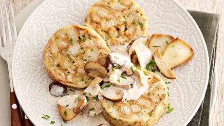 Serviettenknödel mit Pilzrahmsauce