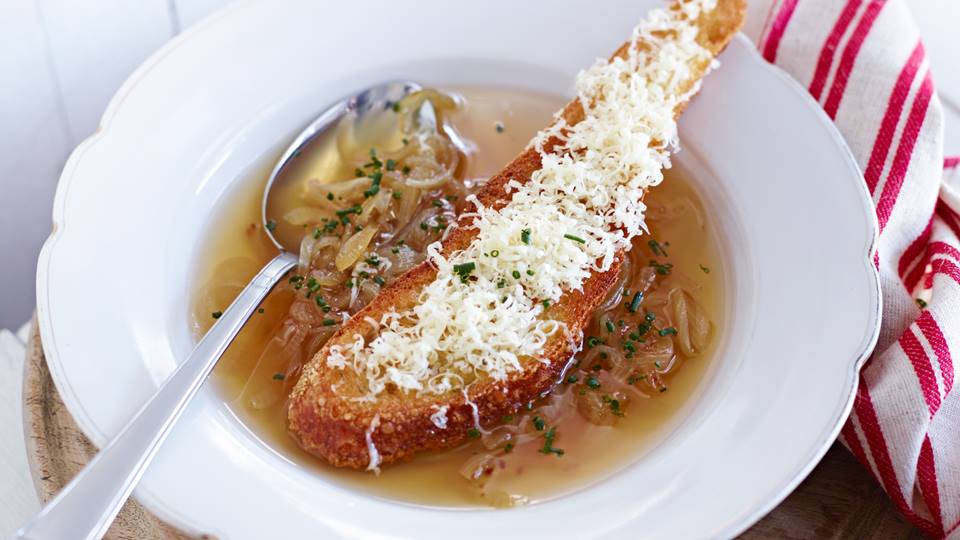 Französische Zwiebelsuppe mit Cheddar