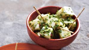 Manchego mit Chili-Kräuter-Marinade