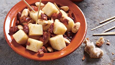 Manchego mit Dattel-Mandel-Marinade