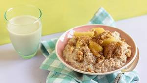 Porridge mit Walnuss und Orange