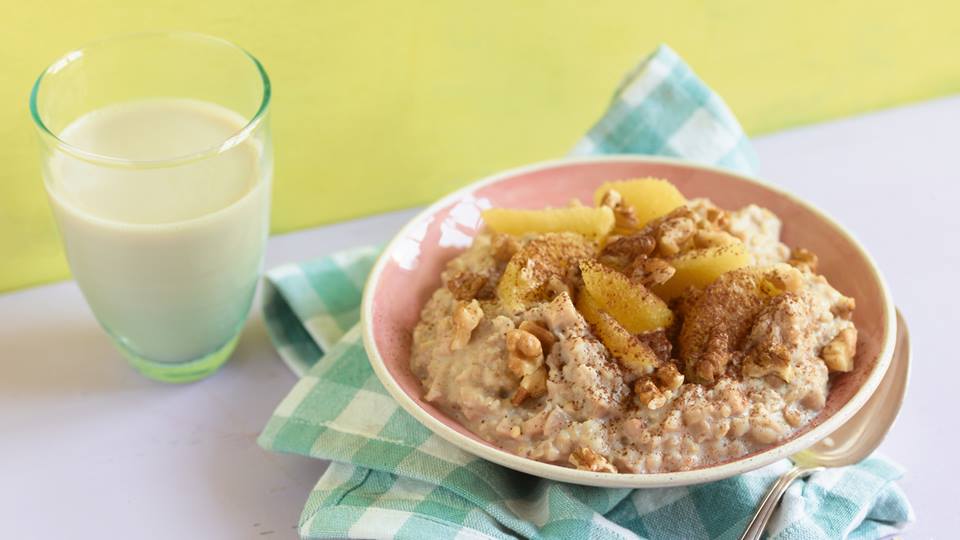 Porridge mit Walnuss und Orange