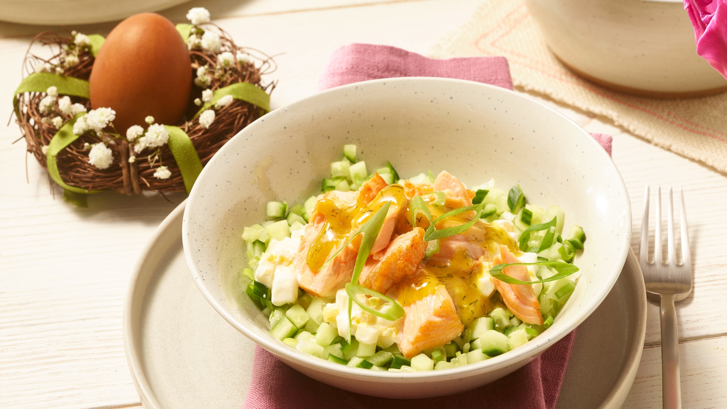 Lachs-Eier-Salat mit Honig-Senf-Dressing Rezept selbst machen | Alnatura