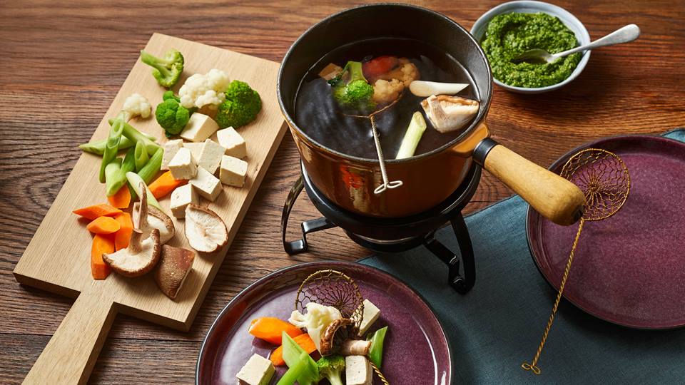 Aromatischer Gemüsefond für Fondue