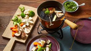 Aromatischer Gemüsefond für Fondue