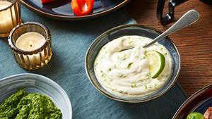Limette-Joghurt-Dip mit Tahin