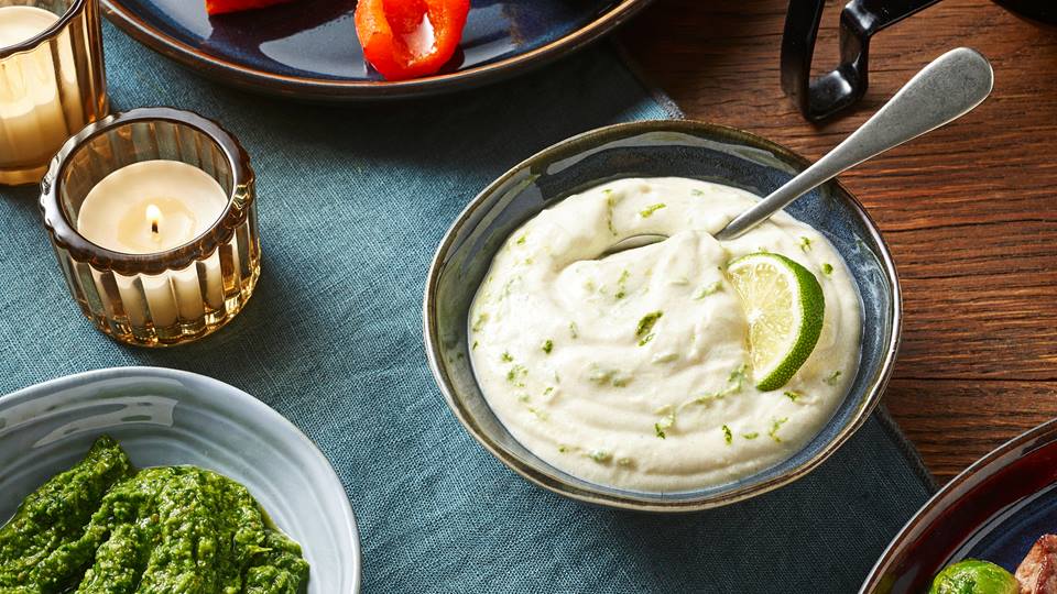 Limette-Joghurt-Dip mit Tahin