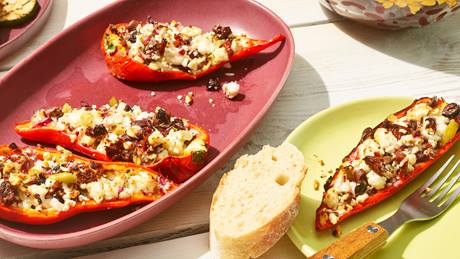 Gegrillte Paprika mit Feta und Oliven