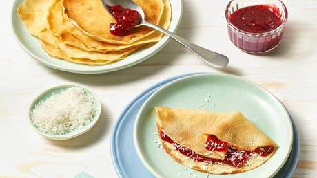 Vegane Pfannkuchen mit Himbeer-Kokos-Füllung