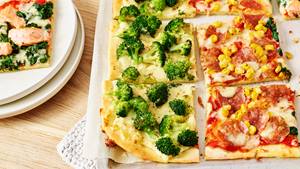 Brokkoli-Schmand-Pizza mit Quark-Öl-Teig