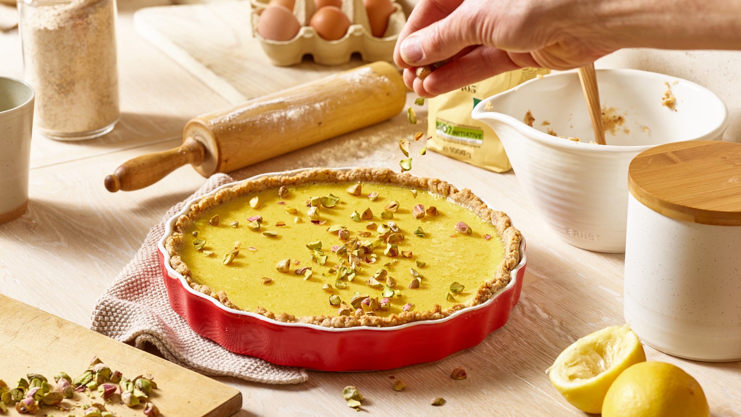 Mandel-Zitronen-Tarte mit Pistazien Rezept selbst machen | Alnatura