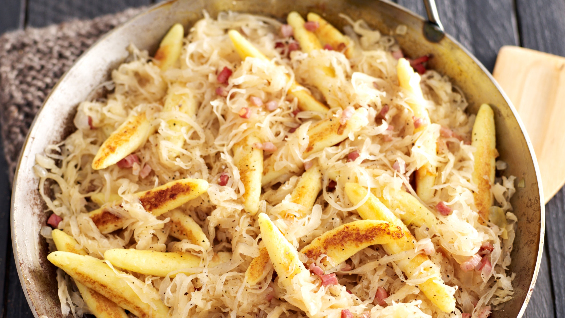 Schupfnudeln mit Sauerkraut Rezept selbst machen | Alnatura