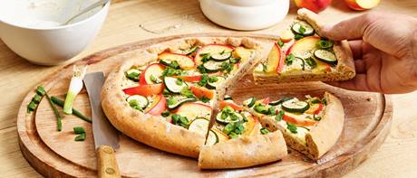 Würzige Tarte rustique mit Nektarine und Zucchini