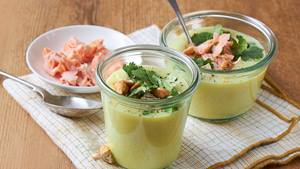 Kartoffel-Wasabi-Suppe mit würzigen Cashewkernen