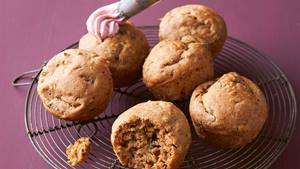 Saftige Zucchini-Muffins mit Walnüssen