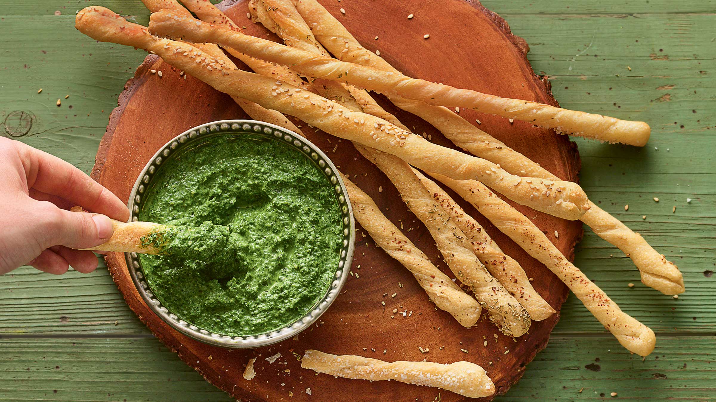 Grüner Party-Dip mit Blitz-Grissini Rezept selbst machen | Alnatura