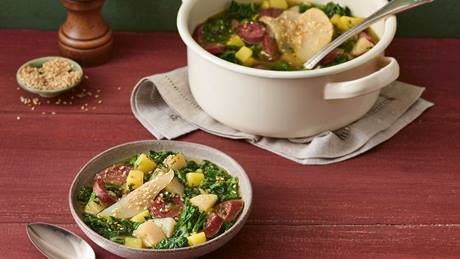 Deftiger Birne-Grünkohl-Eintopf mit geröstetem Sesam