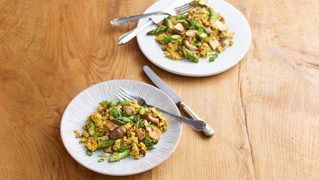 Rührtofu mit grünem Spargel und Kräuterseitlingen