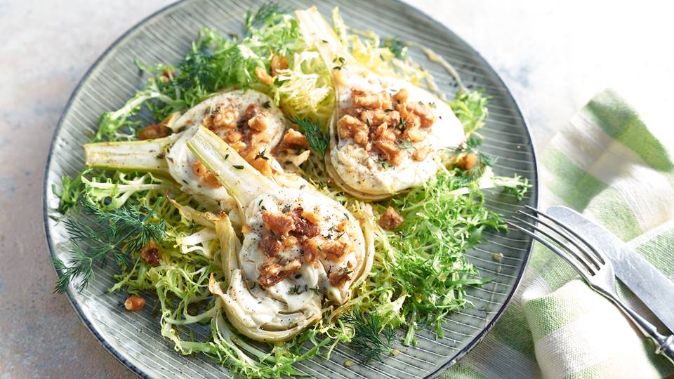Gebackener Fenchel mit Ziegenkäse-Walnuss-Haube