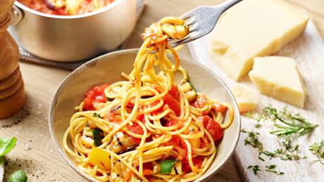 Klassische Tomatensauce mit Grillgemüse