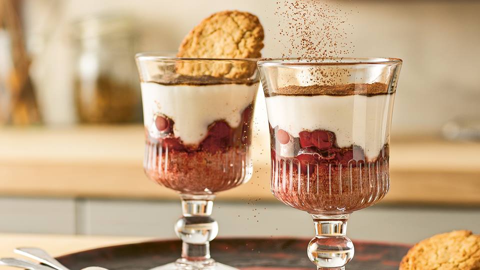 Blitz-Tiramisu – Keks-Kaffee-Dessert mit Kirschen