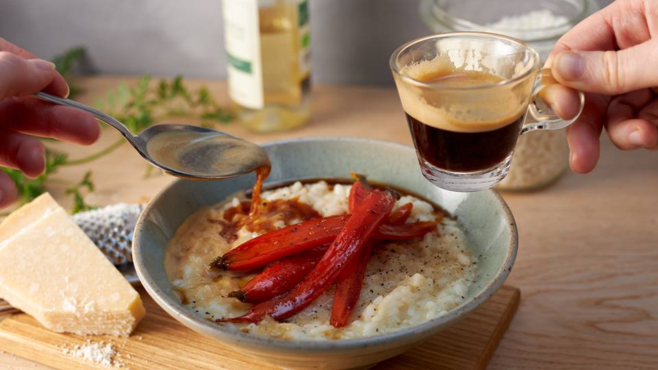 Espresso-Risotto mit glasierten Karotten