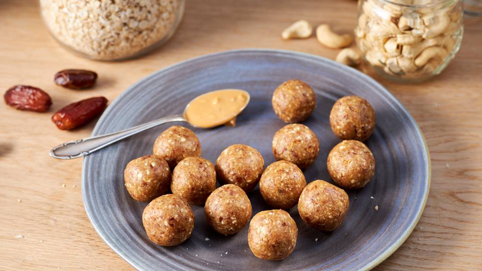 Cashew-Erdnuss-Kugeln