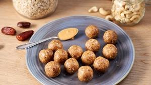 Cashew-Erdnuss-Kugeln