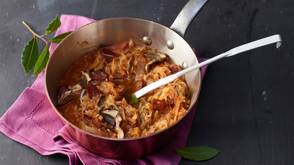 Bigos - polnischer Krauteintopf mit Pfefferbeißern