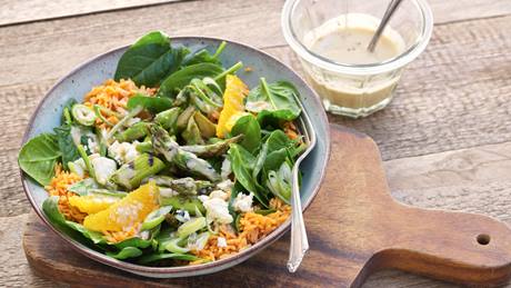 Spargel-Reis-Bowl mit Zitrusdressing