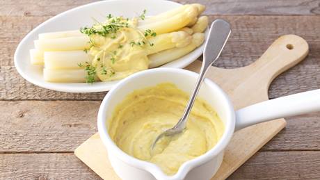 Spargel mit Honig-Senf-Sauce
